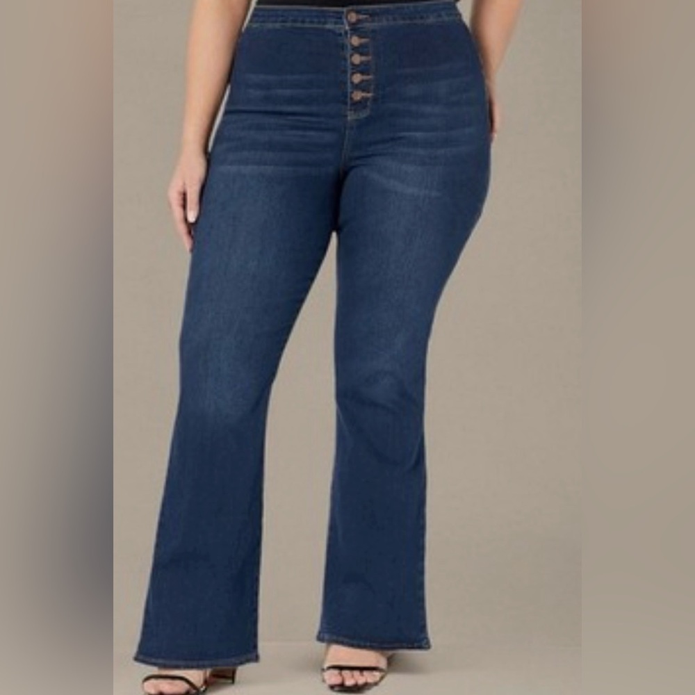 Dollhouse Women Dark Wash Juniors Curvy Flare Jeans